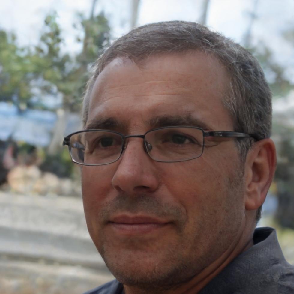 Senior security systems instructor Marco Tavares teaching digital signature implementation